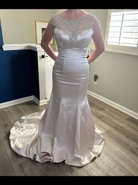 Allure Bridals Satin Mermaid Wedding Gown with Beaded Illusion Yoke Size 10 Nwt